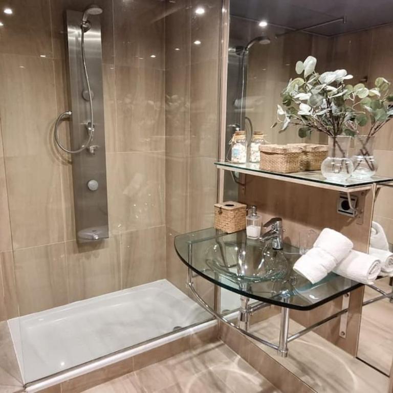 Apartamento lujo en primera línea de playa en Bahía de la Plata, Estepona - Two-Bedroom Apartment - 22