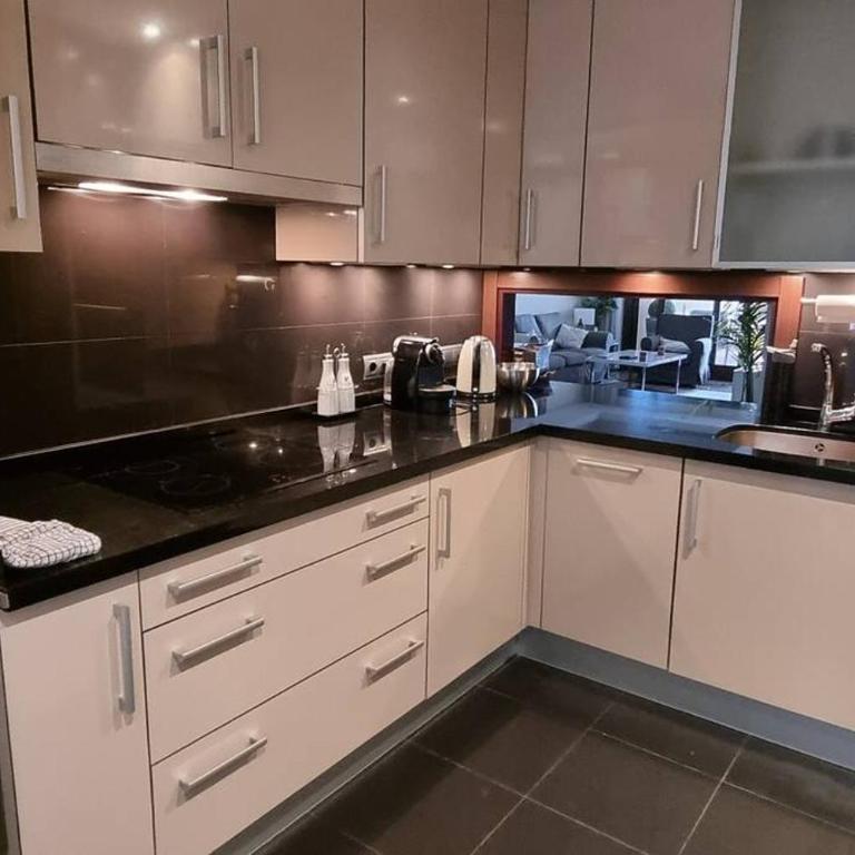 Apartamento lujo en primera línea de playa en Bahía de la Plata, Estepona - Two-Bedroom Apartment - 42