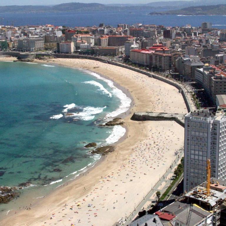 Primera línea de playa de Riazor - Apartamento de 3 dormitorios - 2