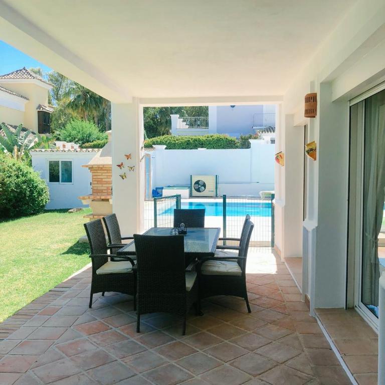 Detached Villa 4 bed Duquesa with Private infinity pool close to port and beach - Villa - 19