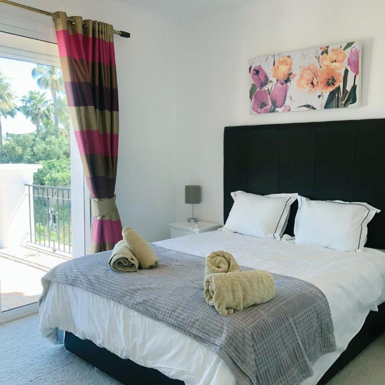 Detached Villa 4 bed Duquesa with Private infinity pool close to port and beach - Villa - 34