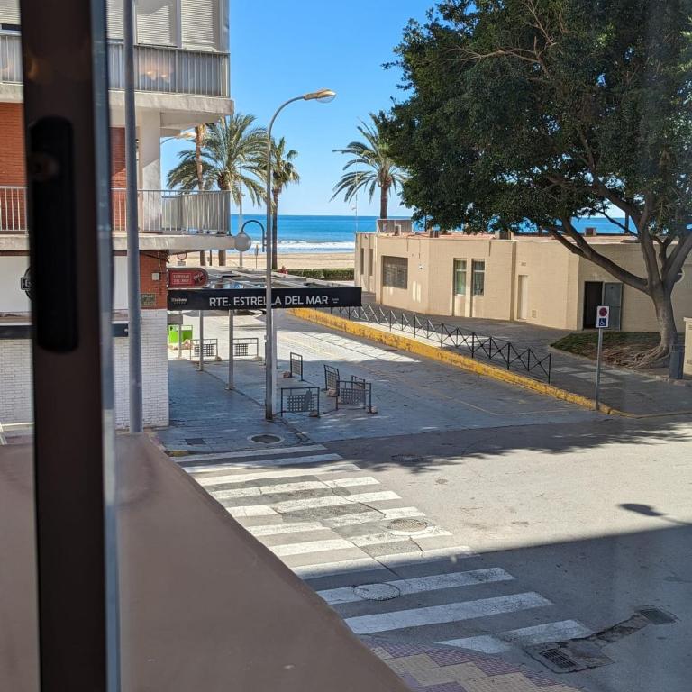 Terraza con vistas al mar Parking privado 120 mts, junto a la playa - Three-Bedroom Apartment - 10