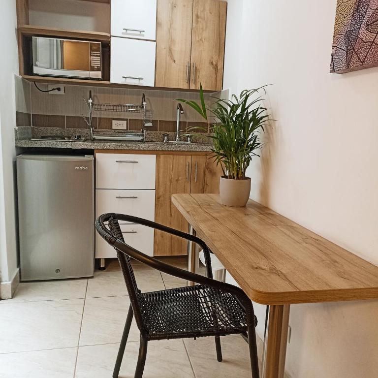 Laureles Guest House LGH Hotel - Double Room with Patio - 1