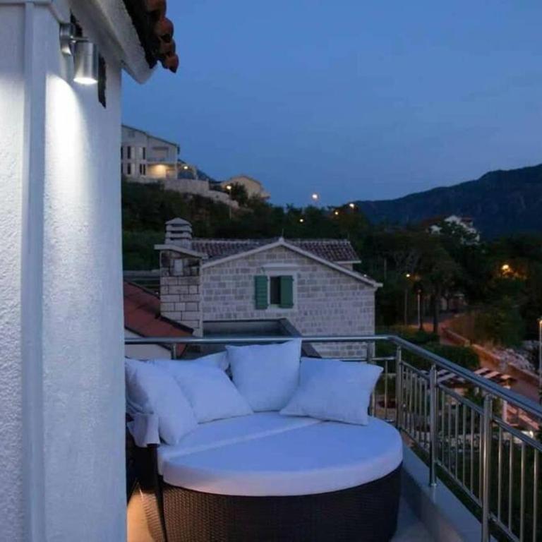 Loft Apartment Capitano on the sea shore - One-Bedroom Apartment - 17