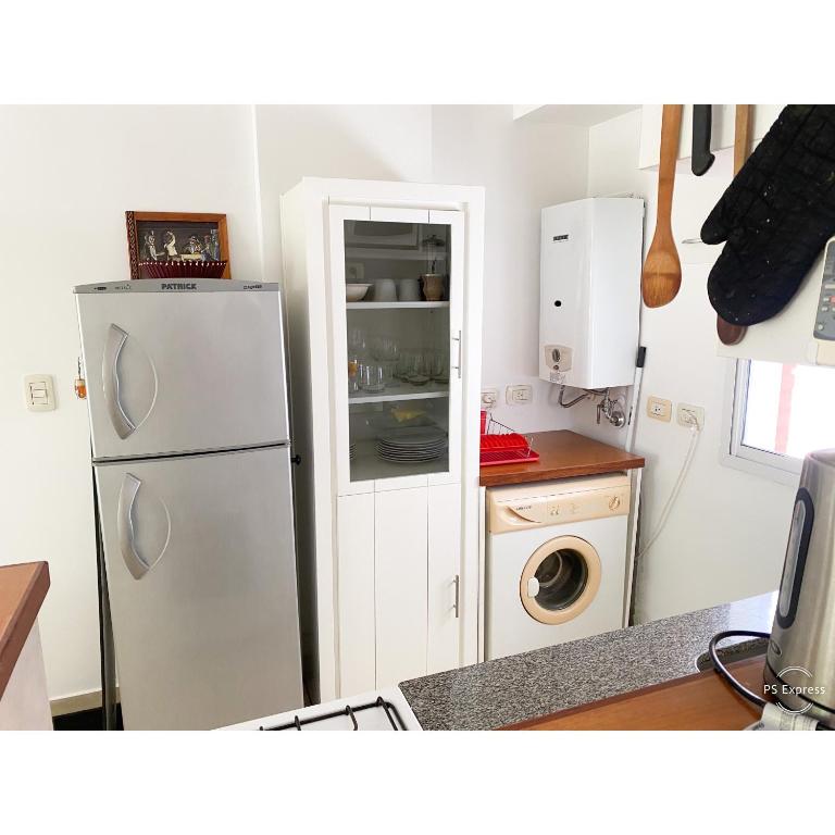Departamento amplio, cochera incluida, zona centro - Apartamento de 2 dormitorios - 4