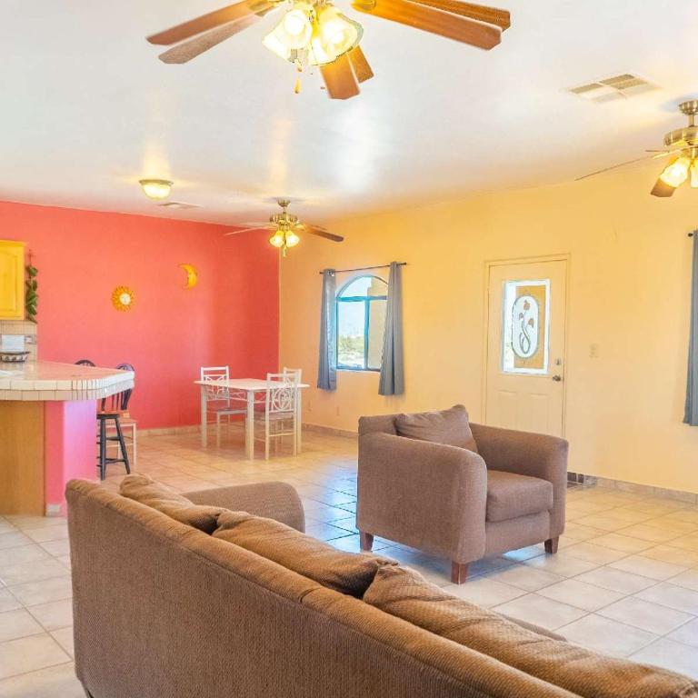 2BR /2BA Family Vacation Home with WiFi - Casa - 18