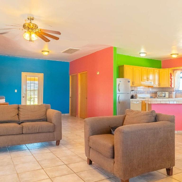 2BR /2BA Family Vacation Home with WiFi - Casa - 19
