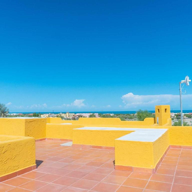 2BR /2BA Family Vacation Home with WiFi - Casa - 22