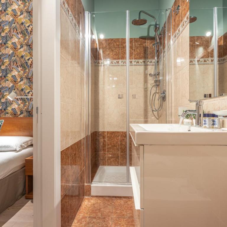 Vittoria Garden Suites - Camera Tripla con Bagno Privato - 2