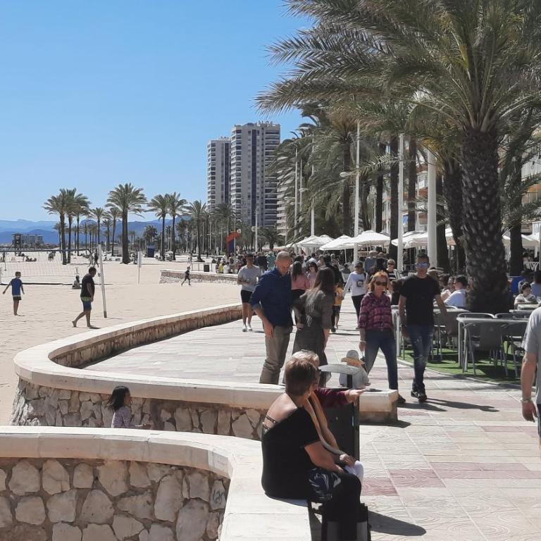 Terraza con vistas al mar Parking privado 120 mts, junto a la playa - Three-Bedroom Apartment - 23