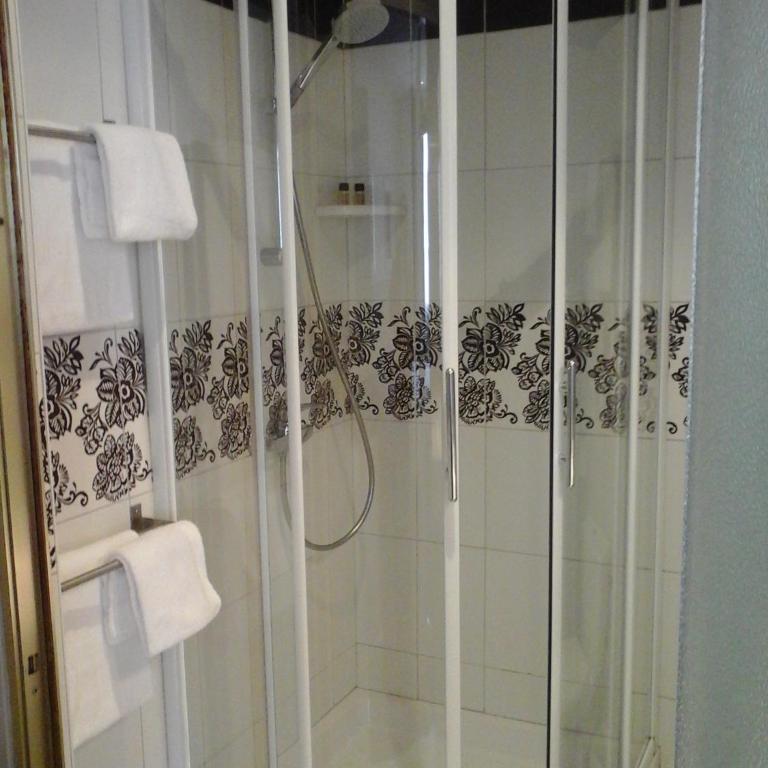 Hôtel Carmin - Chambre Lits Jumeaux - 11