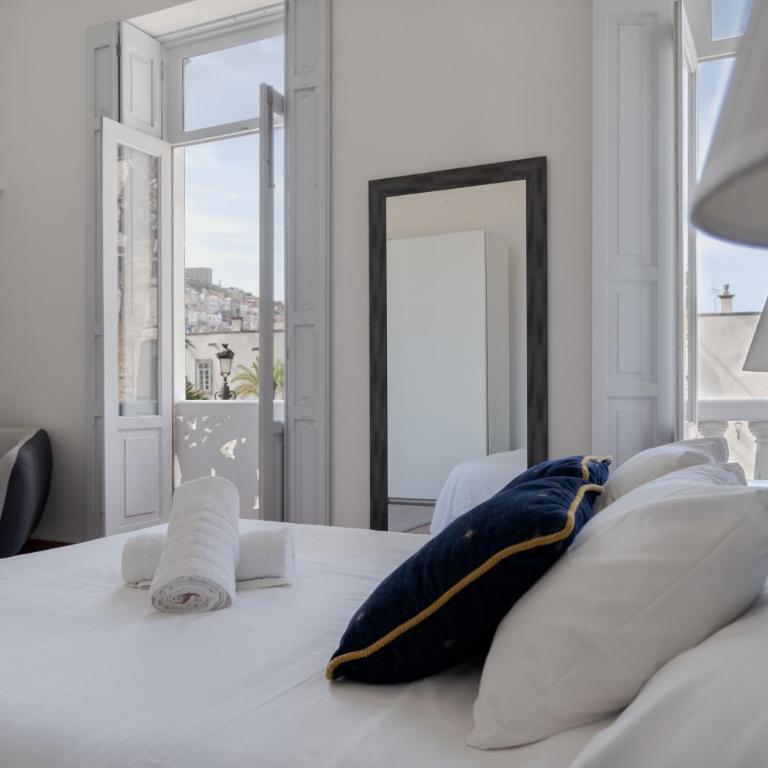 Santa Ana Suite & Rooms - Suite con cama grande y balcón - 10