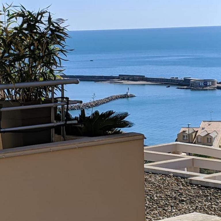Appartement cosy, superbe vue mer, piscine. - Appartement 1 Chambre - 3