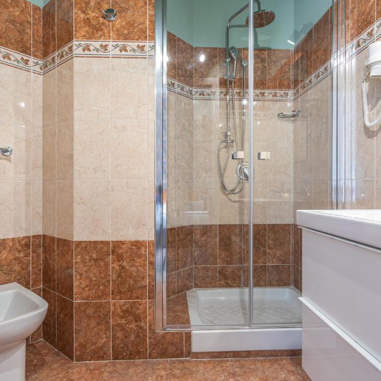 Vittoria Garden Suites - Camera Matrimoniale con Bagno Privato - 9