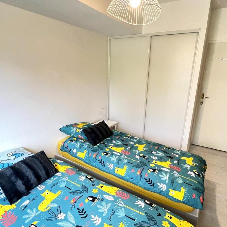 Beau T3 avec vue parc et Dent du Chat, pour 3/4 pers, avec terrasse et WiFi - FR-1-555-88 - Apartment - 5