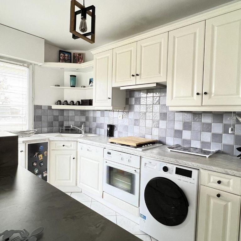 Beau T3 avec vue parc et Dent du Chat, pour 3/4 pers, avec terrasse et WiFi - FR-1-555-88 - Apartment - 7
