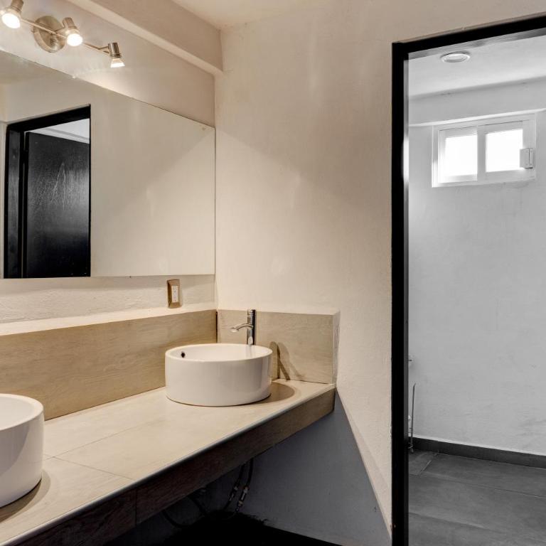 Villa Palaxs - Triple Room with City View - 4