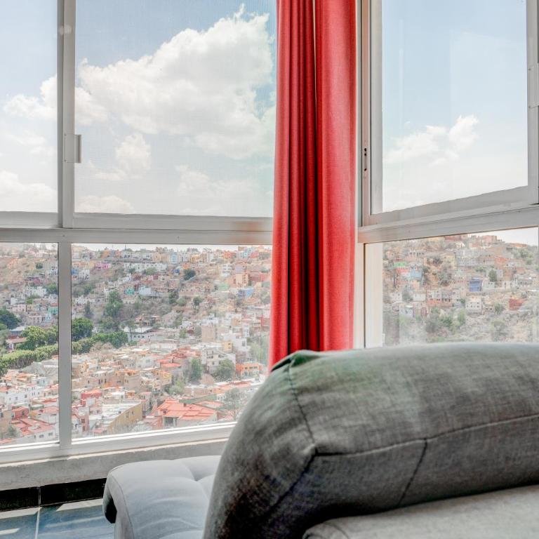Villa Palaxs - Triple Room with City View - 2