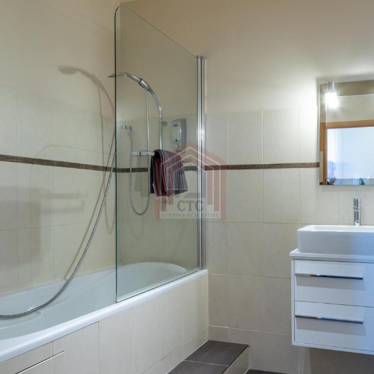 Cannes Rue d'Antibes: Agréable quatre pièces - Appartement 3 Chambres - 9