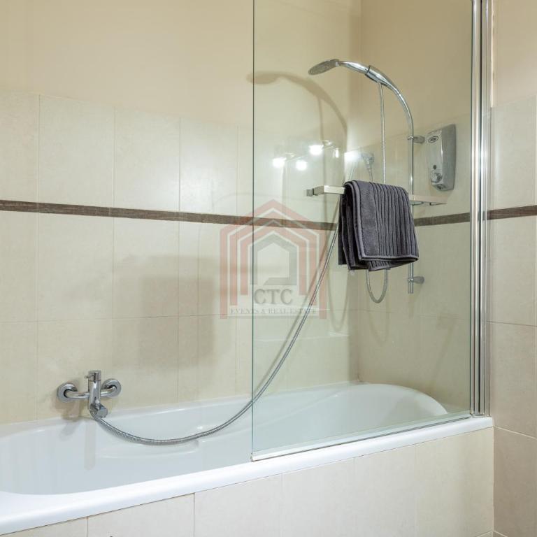 Cannes Rue d'Antibes: Agréable quatre pièces - Appartement 3 Chambres - 12