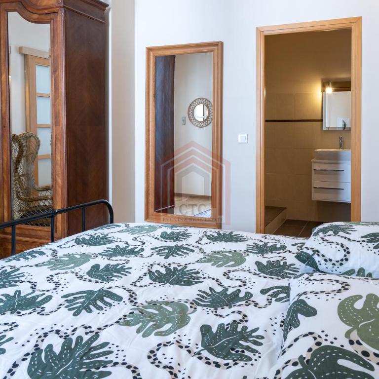 Cannes Rue d'Antibes: Agréable quatre pièces - Appartement 3 Chambres - 24