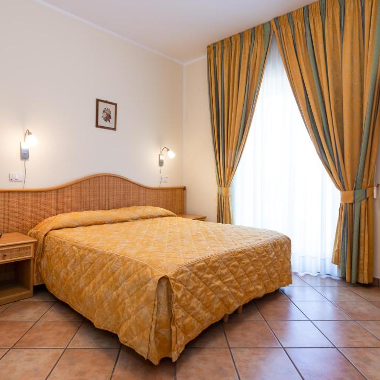 Hotel Il Ceppo - Camera Standard Matrimoniale/Doppia con Letti Singoli - 2