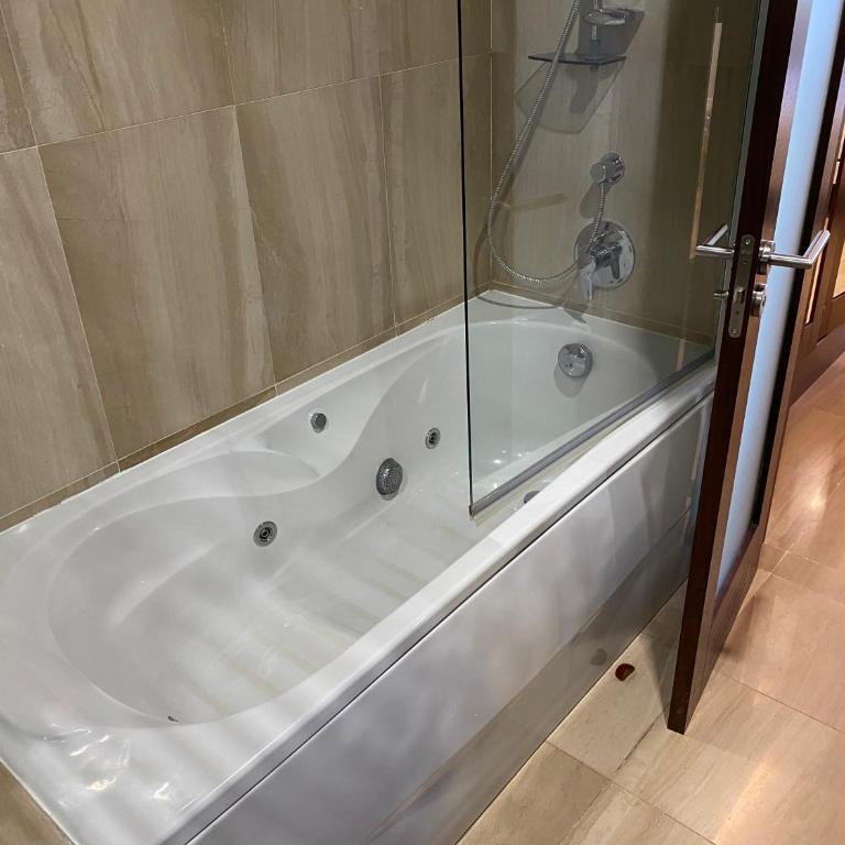 Apartamento lujo en primera línea de playa en Bahía de la Plata, Estepona - Two-Bedroom Apartment - 47