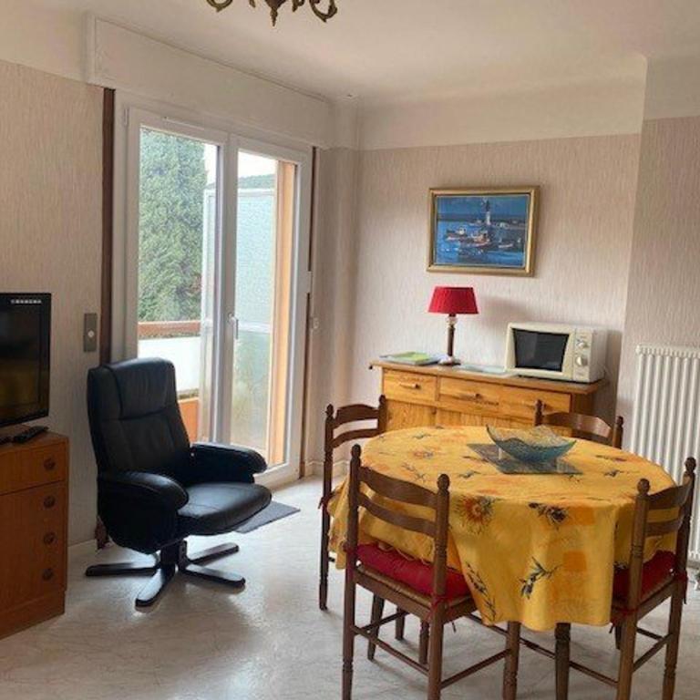 Charmant Studio avec Terrasse, Parking et Wifi - Proche Cure et Centre Ville - Studio - 3