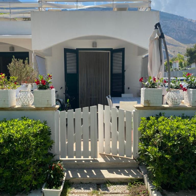 Le Palme House Isola delle Femmine - Casa con 1 Camera da Letto - 1