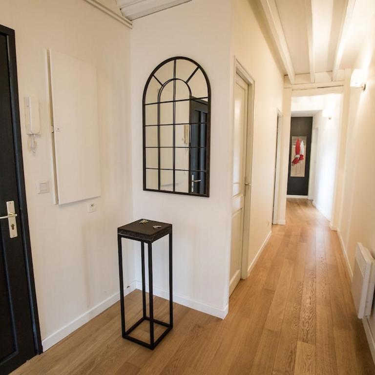 Centrally located, refurbished modern flat with views over the historic port - Appartement 3 Chambres - 18