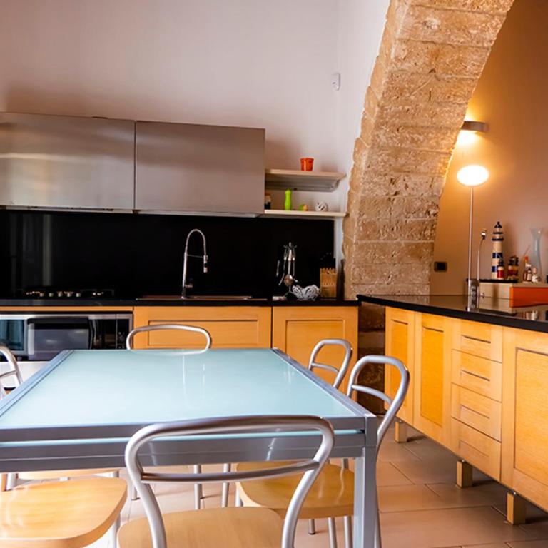Santa CLHOUSE - Two-Bedroom House - 14