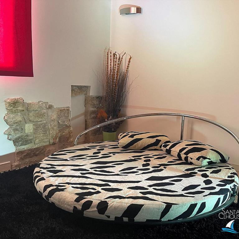 Santa CLHOUSE - Two-Bedroom House - 29
