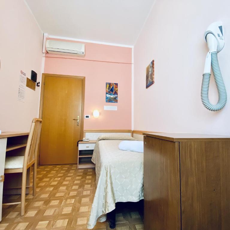 Hotel Villa Grazia - Camera Singola con Bagno Privato Esterno - 5