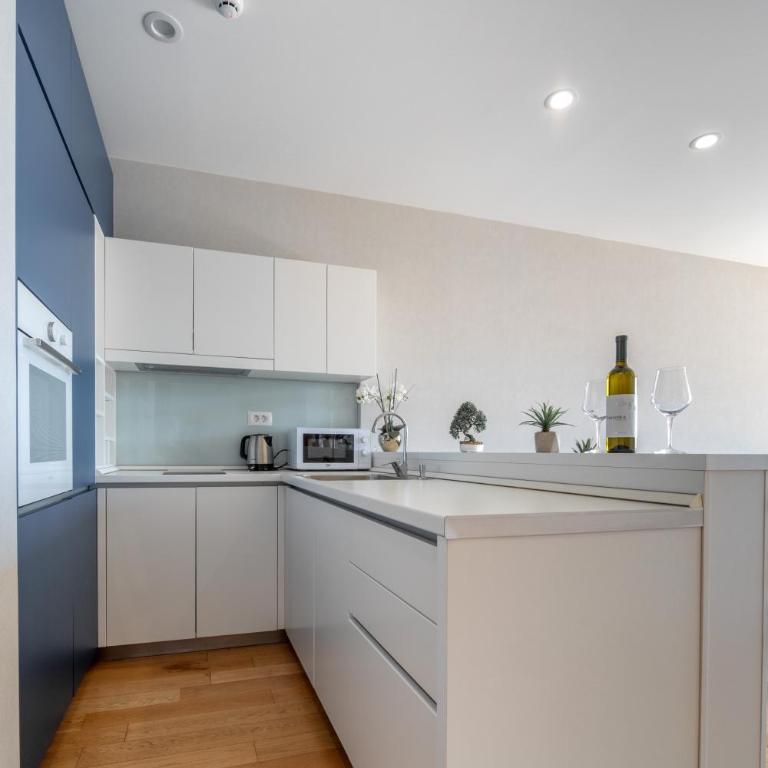 City Apartments 2 - Studio Apartment with Sea View - 3