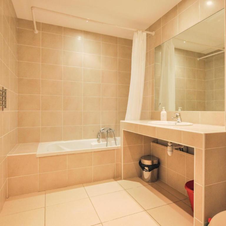 Awesome Apartment In Vallauris - Apartment - 13