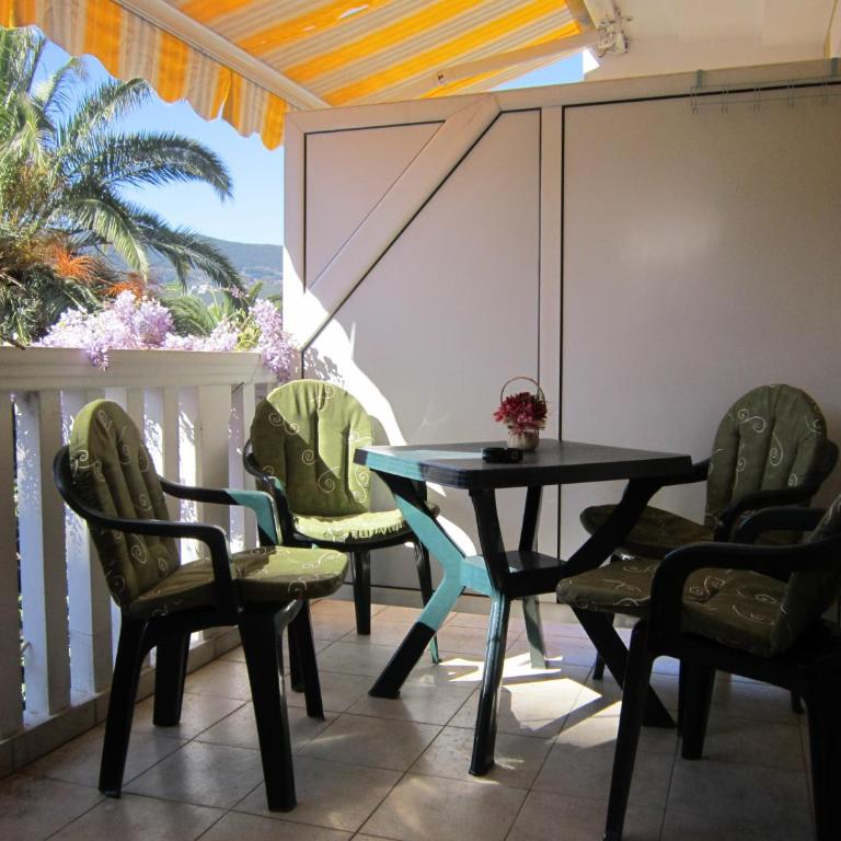 Huter Apartments - Comfort One-Bedroom Apartment with Balcony - 2