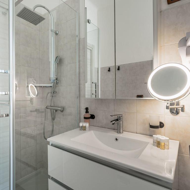 CityLife Apartment- Metro Access - 2 Bedrooms - Appartamento con 2 Camere da Letto - 5