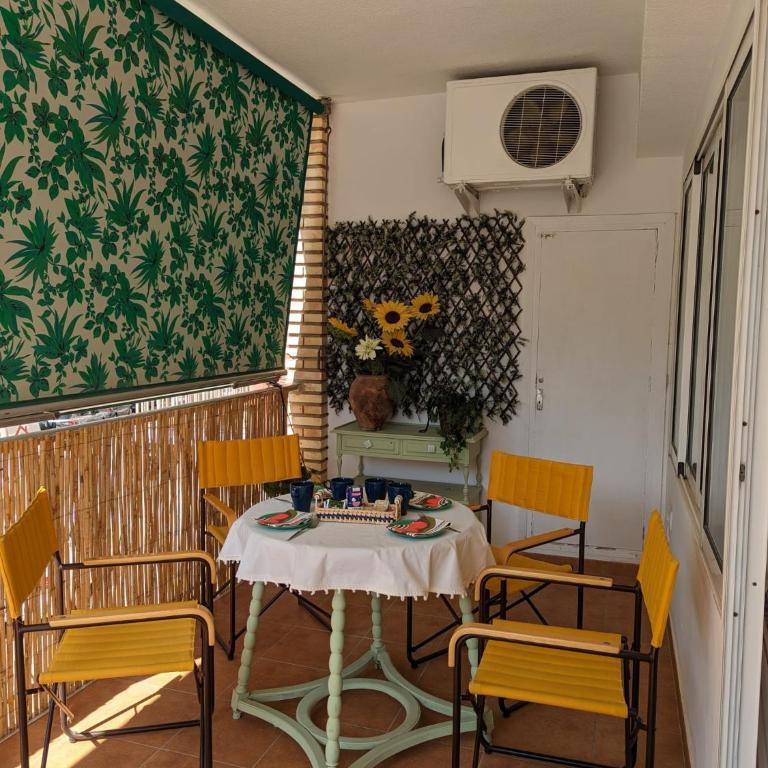Terraza con vistas al mar Parking privado 120 mts, junto a la playa - Three-Bedroom Apartment - 12