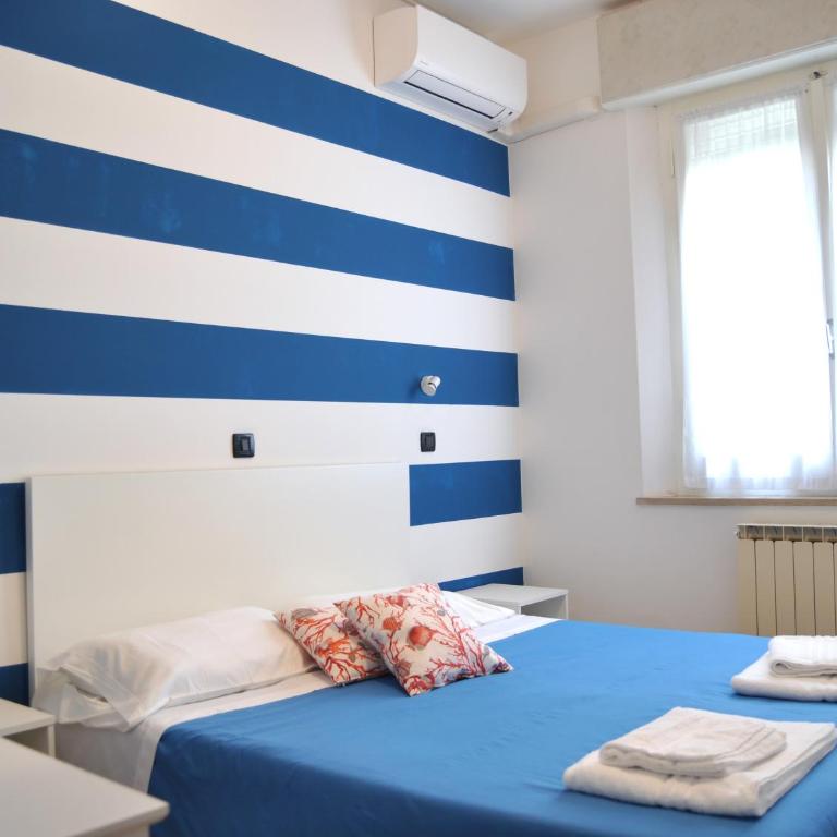 Hotel Susy - Bakery & Gluten Free Home Made - direttamente su viale Dante a due passi dal mare - Standard Double or Twin Room - 3
