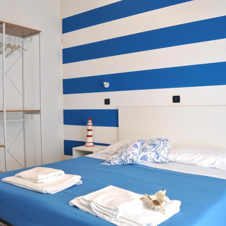 Hotel Susy - Bakery & Gluten Free Home Made - direttamente su viale Dante a due passi dal mare - Double or Twin Room with Balcony - 1