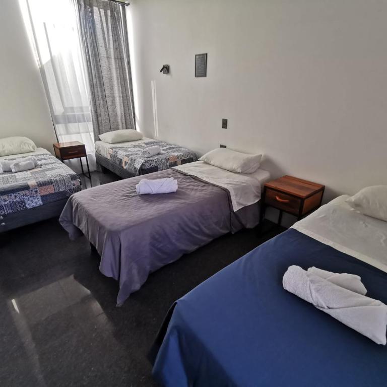 Hostal Litoral - Habitación Cuádruple con baño privado - 3