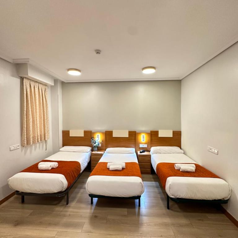 Hostal Abadia Madrid - Habitación Triple - 4