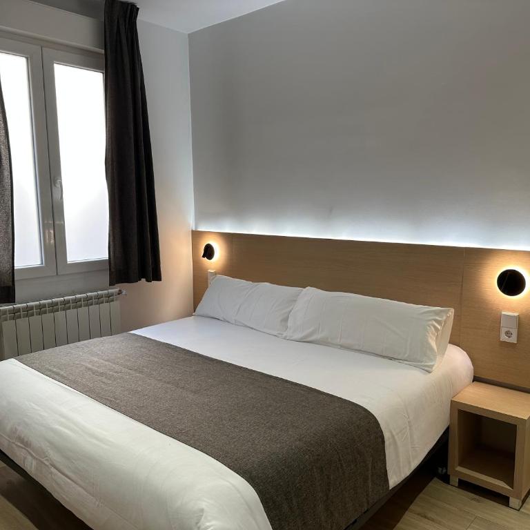 Hostal Abadia Madrid - Habitación Doble Superior con vistas a la ciudad - 9