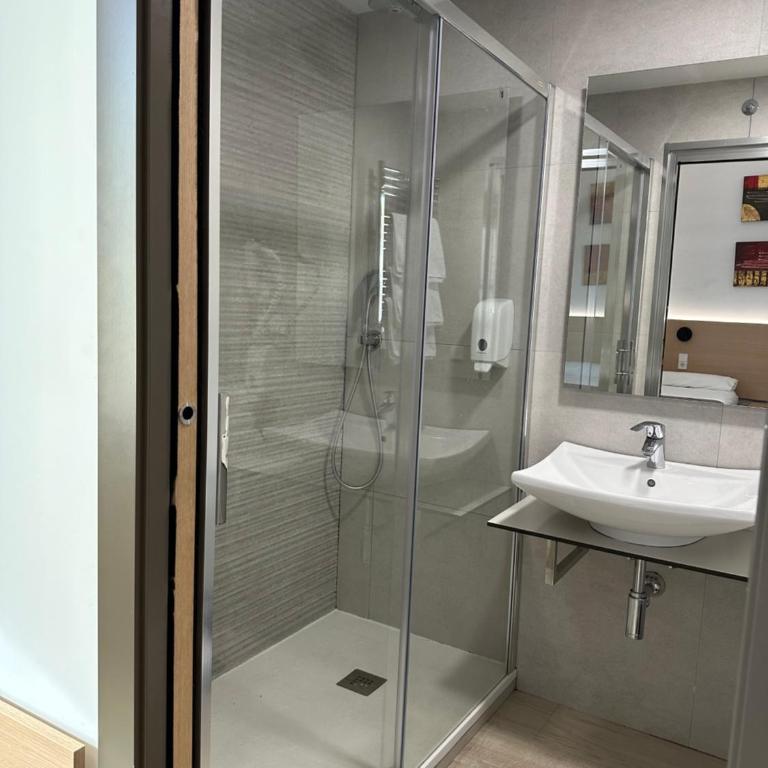 Hostal Abadia Madrid - Habitación Doble con balcón y vistas a la ciudad - 15