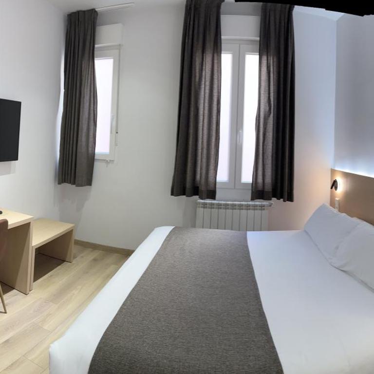 Hostal Abadia Madrid - Habitación Doble Superior con vistas a la ciudad - 12