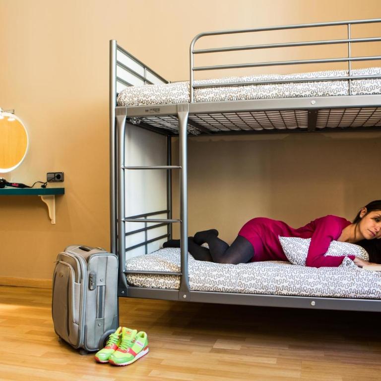 Born Barcelona Hostel - Bed in 4-Bed Female Dormitory Room - 4