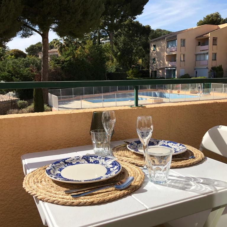 studio avec terrasse et piscine - Appartement 1 Chambre - 3