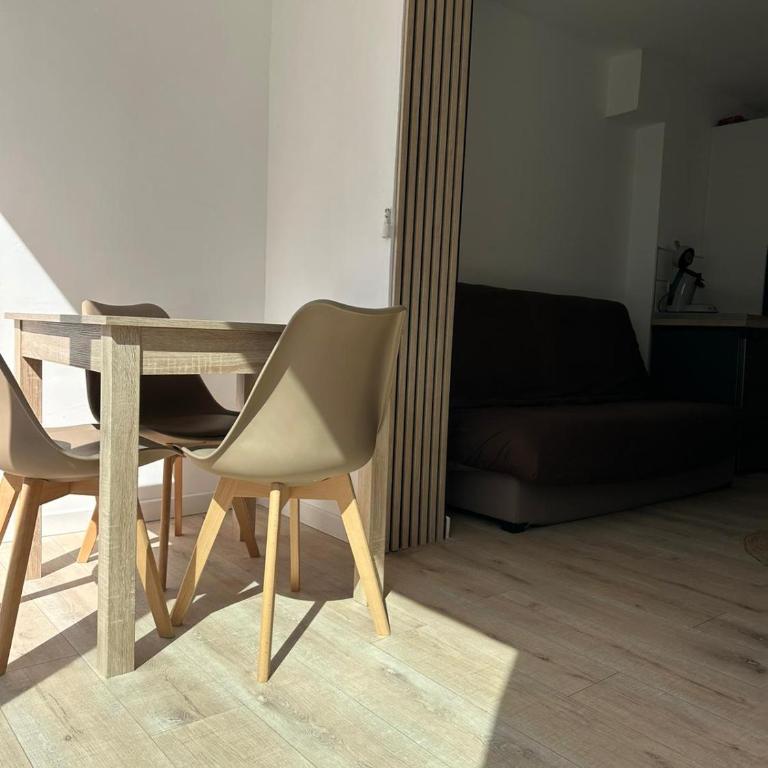 Charmant studio neuf 150m plage sur avenue principale climatisé et parking - Apartment - Ground Floor - 6