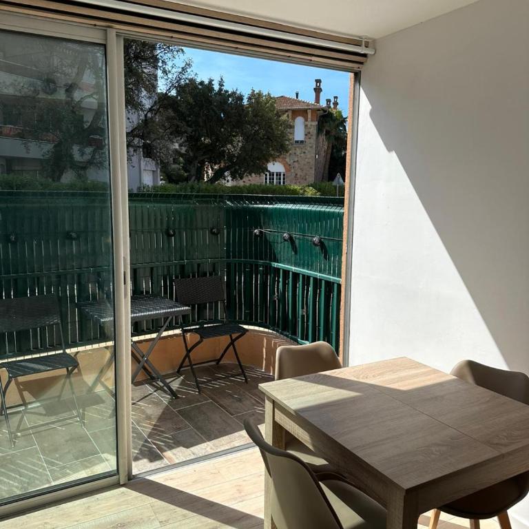Charmant studio neuf 150m plage sur avenue principale climatisé et parking - Apartment - Ground Floor - 11