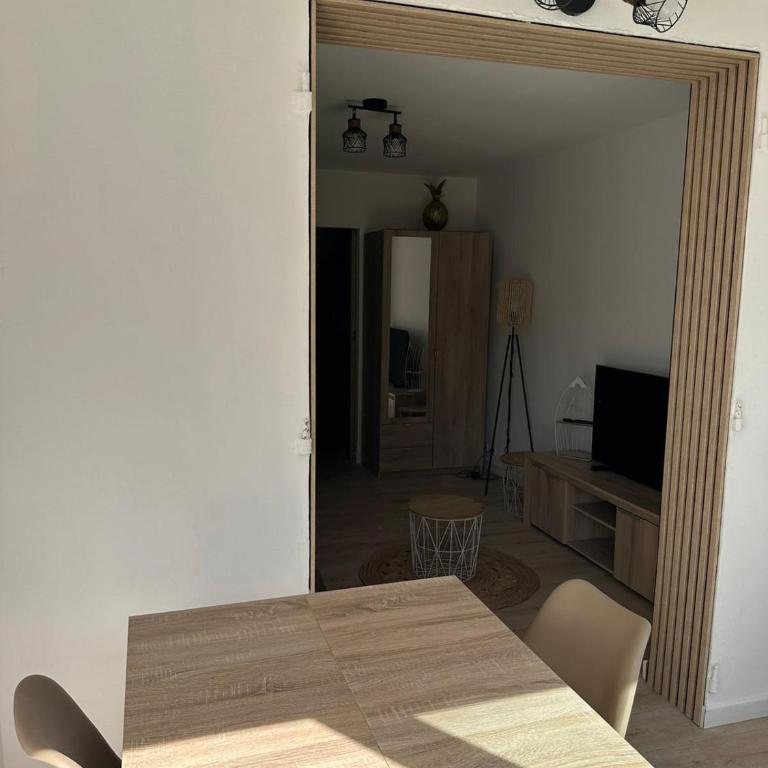 Charmant studio neuf 150m plage sur avenue principale climatisé et parking - Apartment - Ground Floor - 12